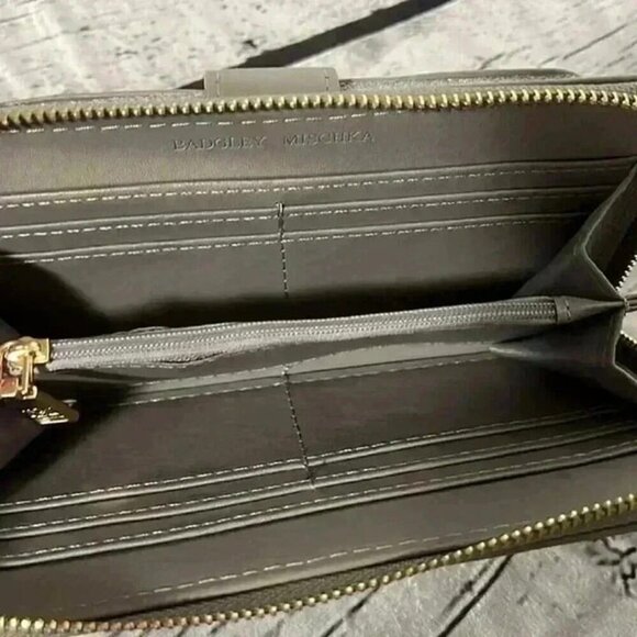 Badgley Mischka Allover Grey Wristlet Wallet Cellphone Pocket Purse Studs New - Picture 5 of 5